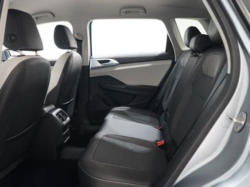 Used 2025 Volkswagen Taos SE image 32