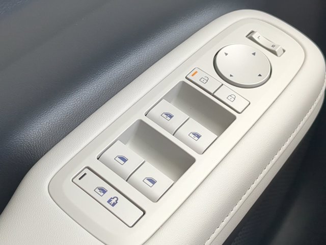 Certified 2025 Hyundai Santa Fe SEL FWD image 23