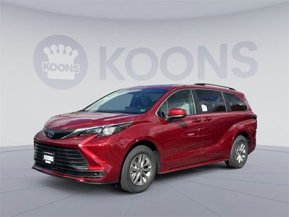 New 2025 Toyota Sienna LE