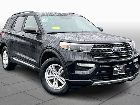 Used 2020 Ford Explorer XLT w/ Equipment Group 202A image 3
