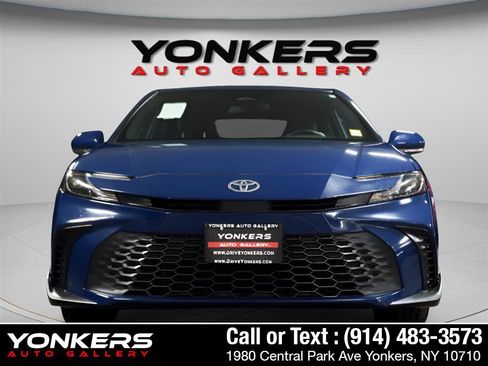 Used 2025 Toyota Camry SE image 17