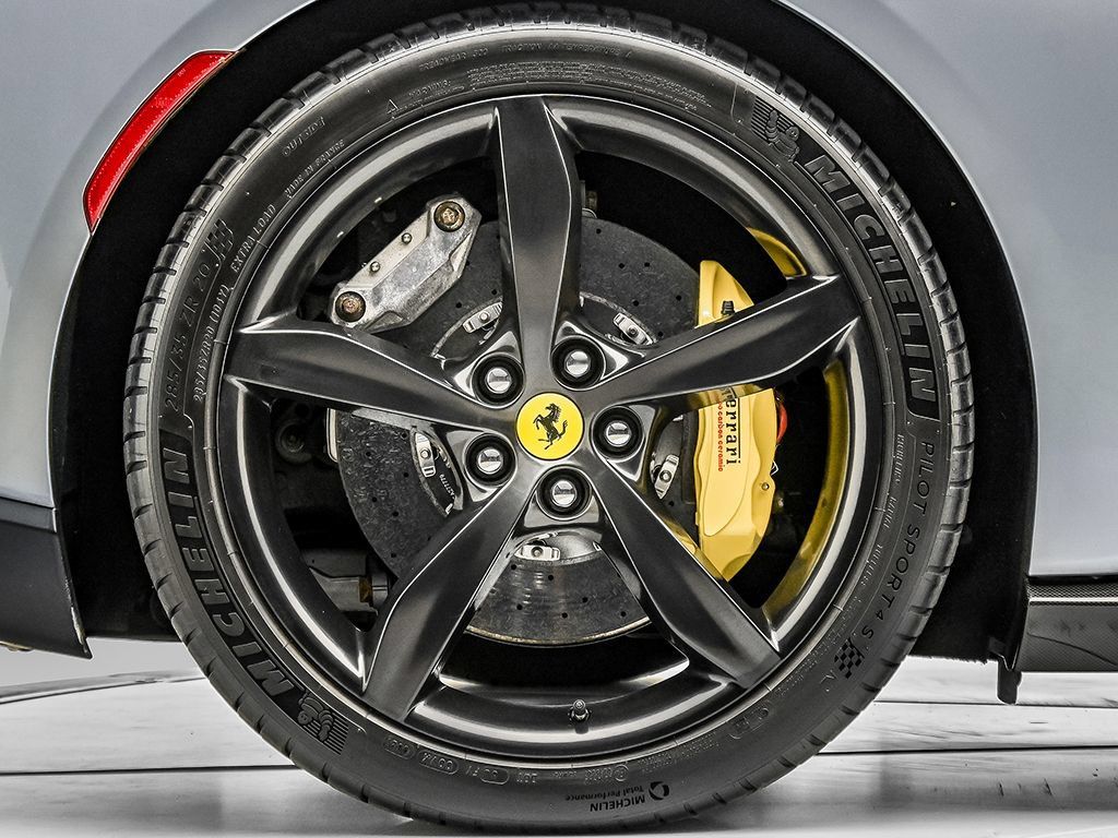 Certified 2019 Ferrari Portofino RWD image 30