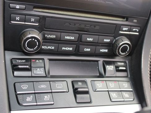 Used 2018 Porsche 718 Boxster image 15