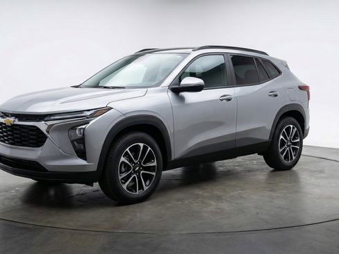 Used 2025 Chevrolet TrailBlazer LT image 3