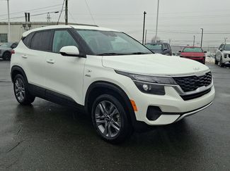 Used 2023 Kia Seltos LX video 3