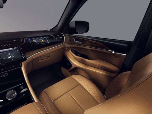 New 2026 Jeep Grand Cherokee L Summit image 7