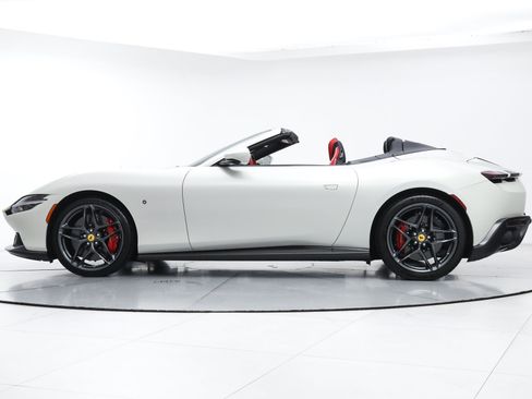 Certified 2025 Ferrari Roma Spider RWD image 4