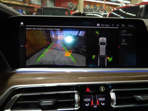 Used 2021 BMW X5 xDrive40i w/ M Sport Package image 29