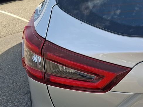 Used 2021 Nissan Rogue Sport S image 27