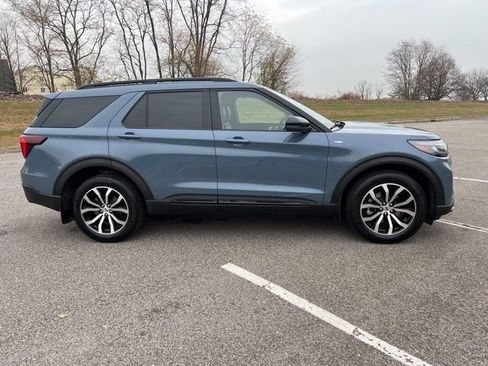Used 2025 Ford Explorer ST-Line image 12