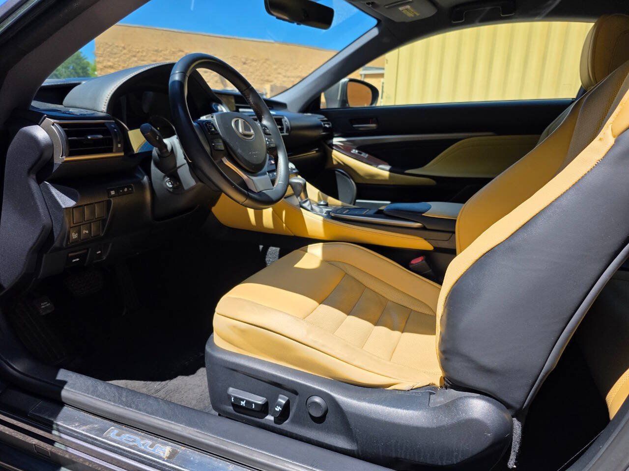 Used 2015 Lexus RC 350 w/ Luxury Package RWD image 12