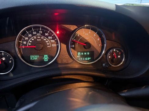 Used 2016 Jeep Wrangler Unlimited Sahara w/ Connectivity Group image 11