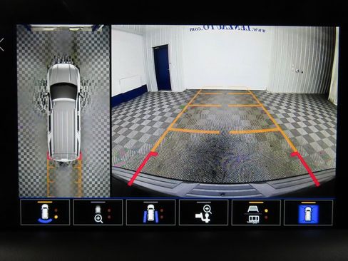 Used 2024 GMC Yukon AT4 image 17