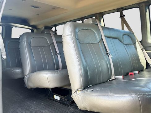 Used 2018 Chevrolet Express 3500 LS RWD image 18