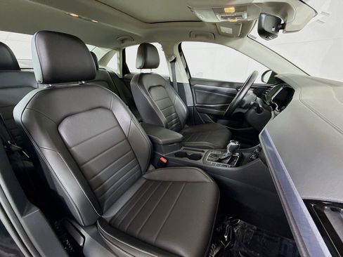 Certified 2023 Volkswagen Jetta SE w/ Panoramic Sunroof Package FWD image 25