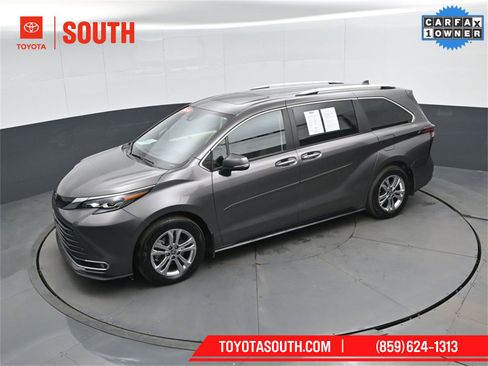 Used 2024 Toyota Sienna Platinum image 65