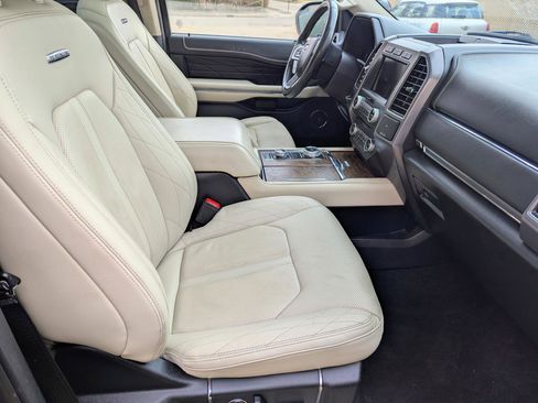 Used 2018 Ford Expedition Max Platinum image 16