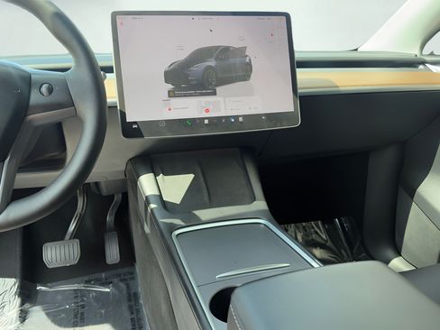 Used 2024 Tesla Model Y Long Range RWD image 55