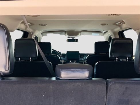 Used 2024 Ford Expedition XLT image 27