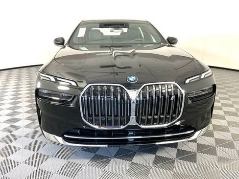 Used 2024 BMW i7 eDrive50 RWD image 2