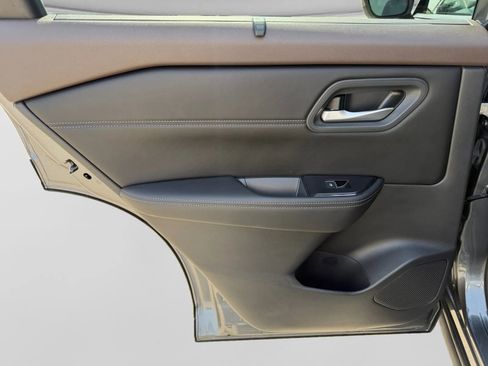 Used 2023 Nissan Rogue SL w/ SL Premium Package image 26