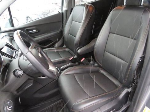 Used 2020 Chevrolet Trax Premier image 17