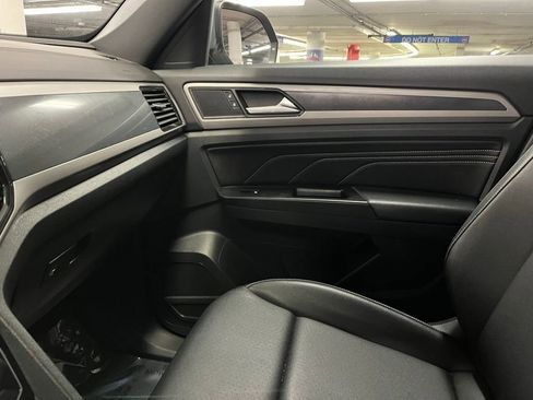 Certified 2020 Volkswagen Atlas Cross Sport SEL image 31