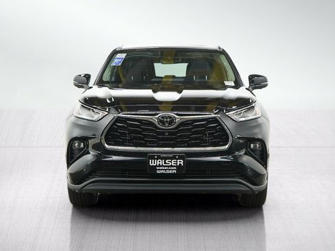 Used 2024 Toyota Highlander Limited AWD/4WD image 8