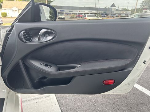 Used 2017 Nissan 370Z NISMO image 22