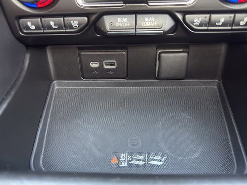 Used 2021 Chevrolet Tahoe Premier w/ Premium Package image 22