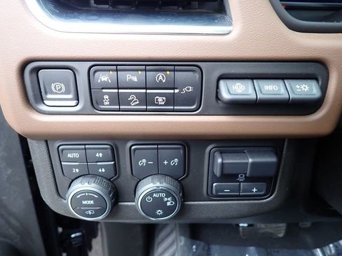 Used 2022 Chevrolet Suburban High Country w/ Max Trailering Package AWD/4WD image 23