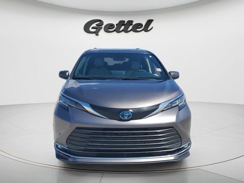 Used 2021 Toyota Sienna XLE w/ XLE Plus Package image 8