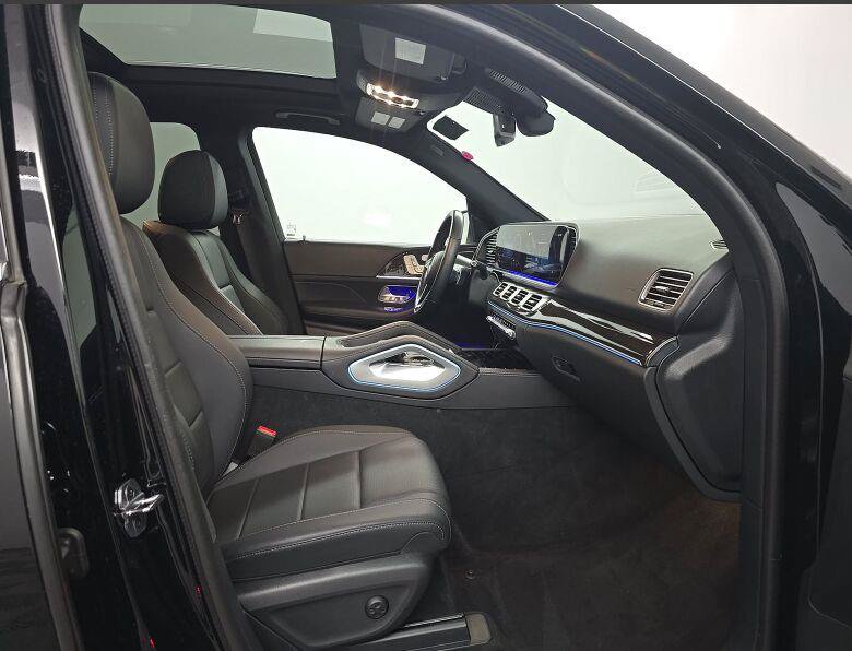 Used 2025 Mercedes-Benz GLE 450e 4MATIC w/ Driver Assistance Package image 12