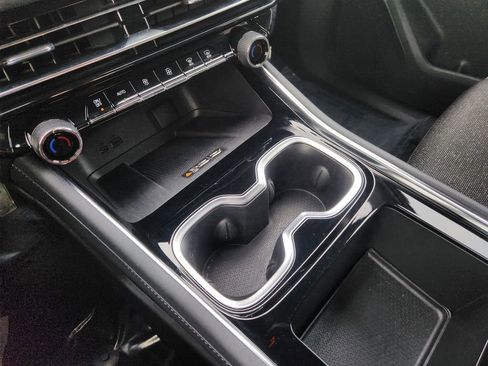 Used 2025 Chevrolet Traverse LT image 20