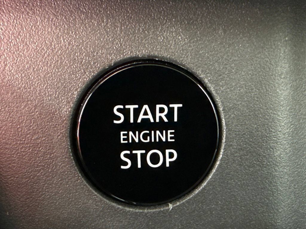 Certified 2025 Nissan Rogue SL AWD/4WD image 17
