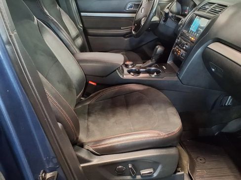 Used 2018 Ford Explorer XLT w/ Equipment Group 202A AWD/4WD image 13