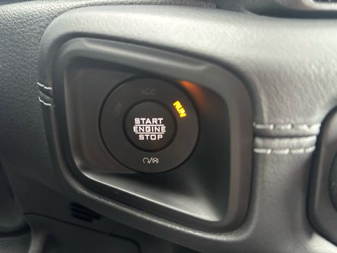 Used 2024 Jeep Wrangler Sahara image 19