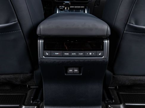 Used 2025 Lexus GX 550 w/ Accessory Package (2T) AWD/4WD image 34