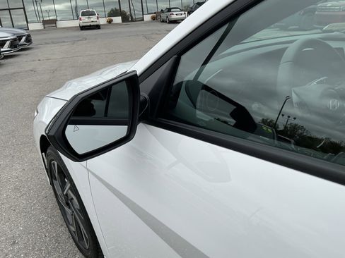 New 2025 Hyundai Elantra SEL image 12