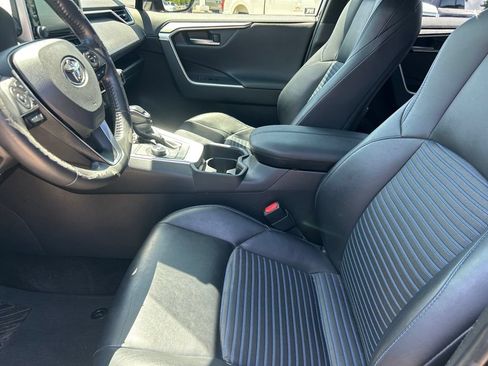 Used 2019 Toyota RAV4 XSE w/ XSE Weather Package AWD/4WD image 11