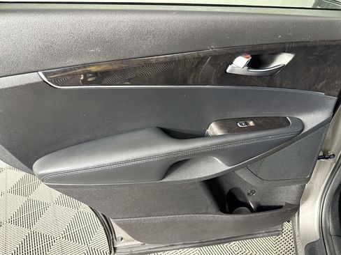 Used 2018 Kia Sorento LX image 24
