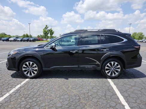 Used 2025 Subaru Outback Touring AWD/4WD image 16