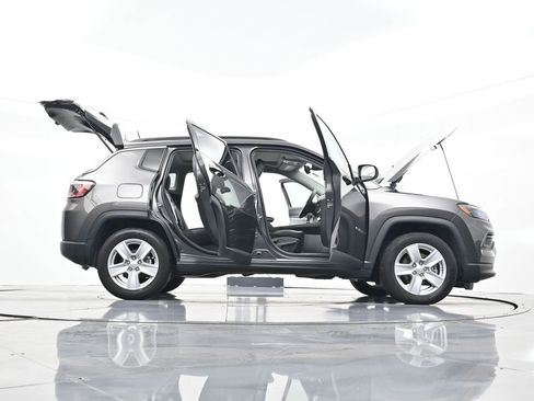 Used 2022 Jeep Compass Latitude w/ Sun and Sound Group image 47