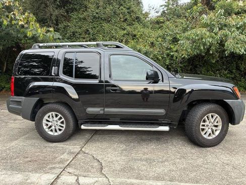 Used 2015 Nissan Xterra S w/ Value Package RWD image 3