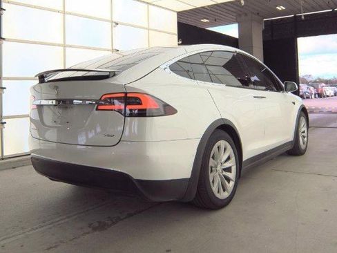 Used 2018 Tesla Model X 75D image 2