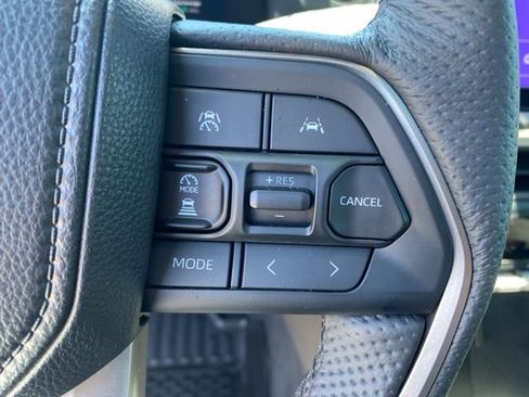 Used 2025 Toyota Tacoma Limited AWD/4WD image 38