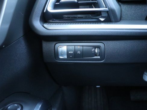 Used 2025 Chevrolet Traverse LT image 12