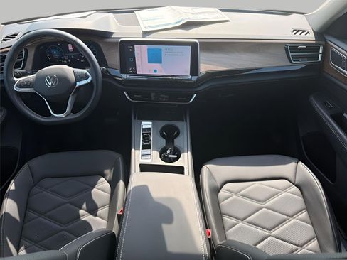 Used 2025 Volkswagen Atlas SE AWD/4WD image 9