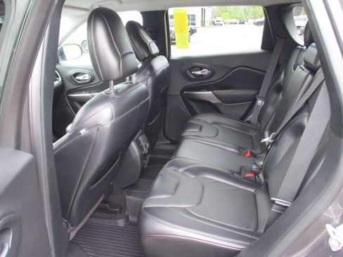 Used 2019 Jeep Cherokee Limited AWD/4WD image 12
