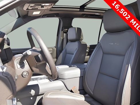 Used 2024 GMC Yukon Denali image 33